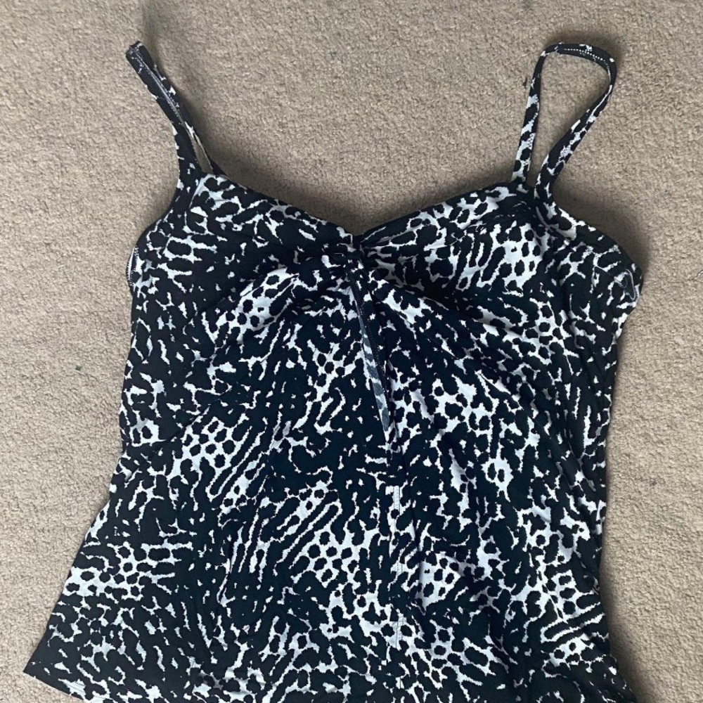 Black and white swim top